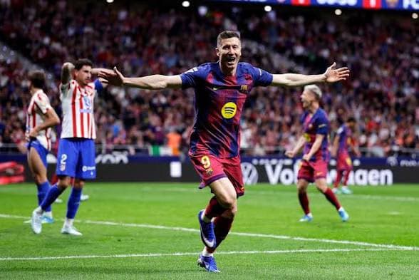 Lewandowski's late goal secures a win as Barcelona increases its lead in La Liga.