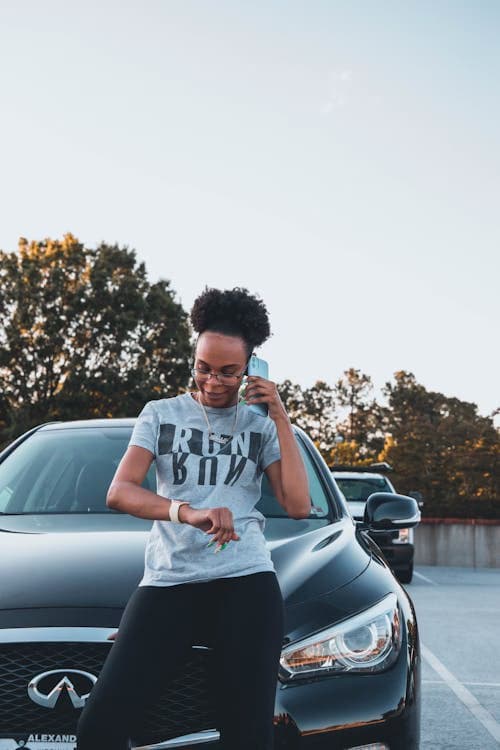 The Hybrid Hustle: How to be a "Boss" While Keeping Your 9-5